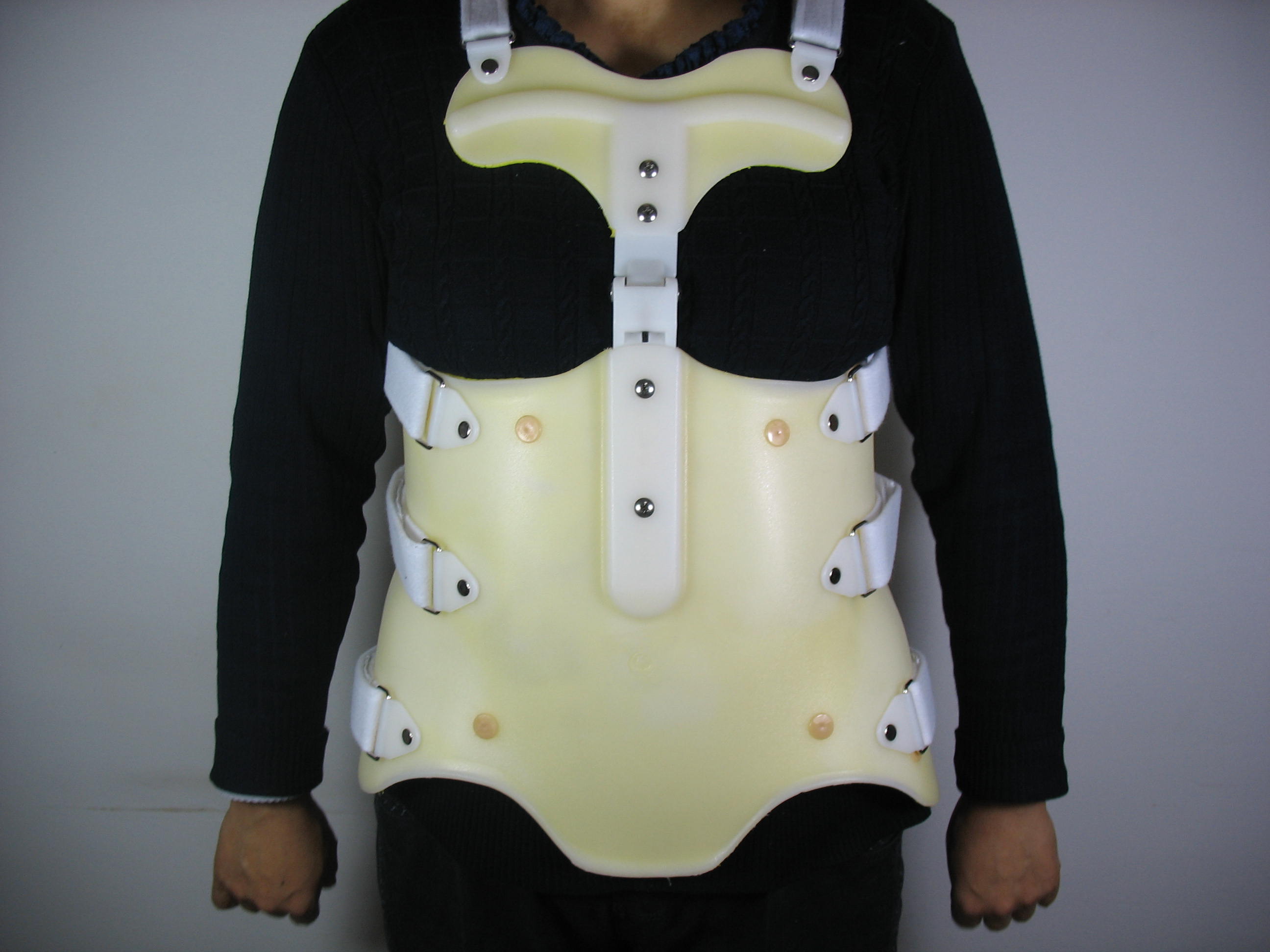 带肩带胸腰椎固定器(图1)
